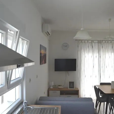 Lb Punta Bajlo Apartman *